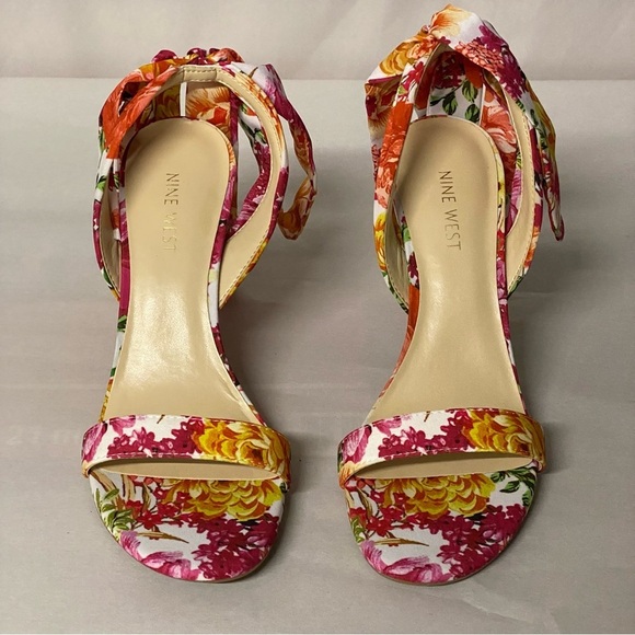 NEW Nine West Kobs Ankle Wrap Sandals White Blooms Floral Multi - Picture 3 of 9